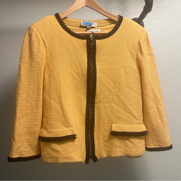 St. John Jacket and Tank Set Women’s Size Large (10) yellow with black Trim Zip - Picture 1 of 8